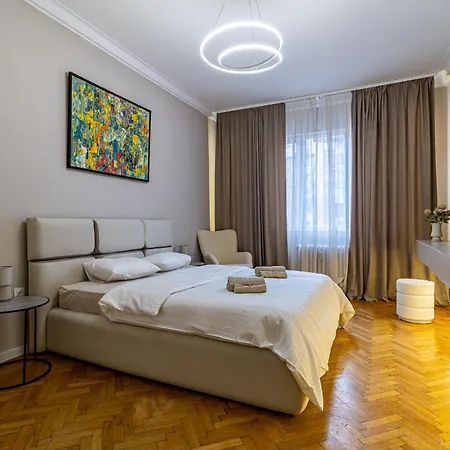 Grand Stamboliyski Retreat - Luxury 2bdr & Free Parking