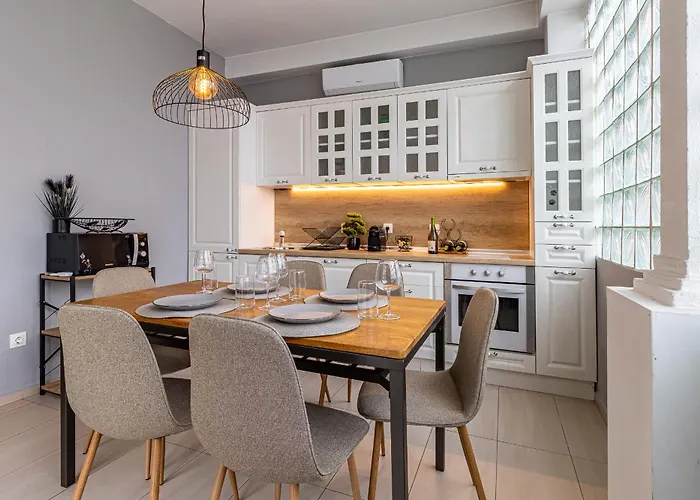 Grand Stamboliyski Retreat - Luxury 2Bdr Apt & Free Parking Апартаменты *