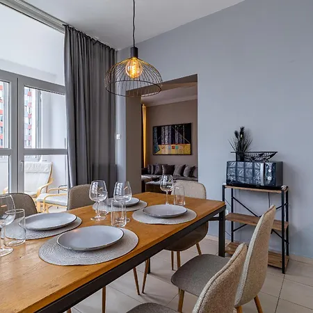 Grand Stamboliyski Retreat - Luxury 2bdr & Free Parking *