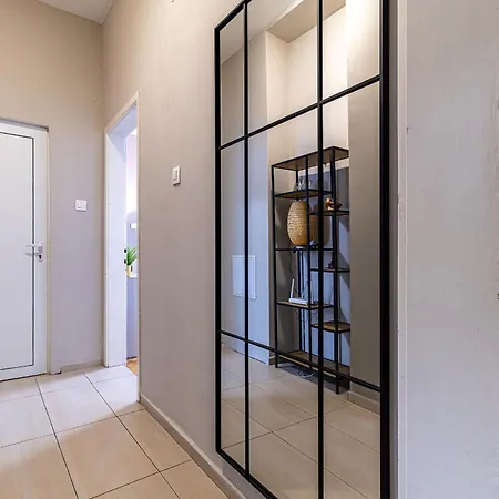Grand Stamboliyski Retreat - Luxury 2bdr & Free Parking