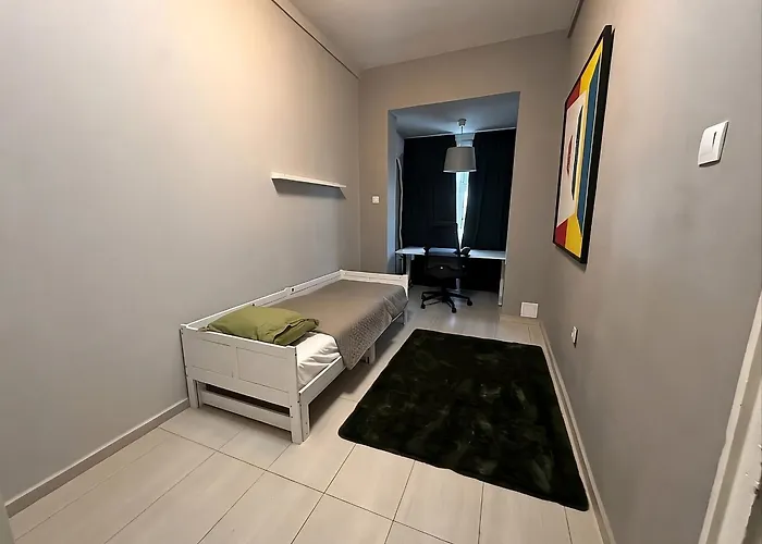 Grand Stamboliyski Retreat - Luxury 2bdr & Free Parking Apartment *