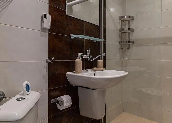 Grand Stamboliyski Retreat - Luxury 2bdr & Free Parking Apartment *