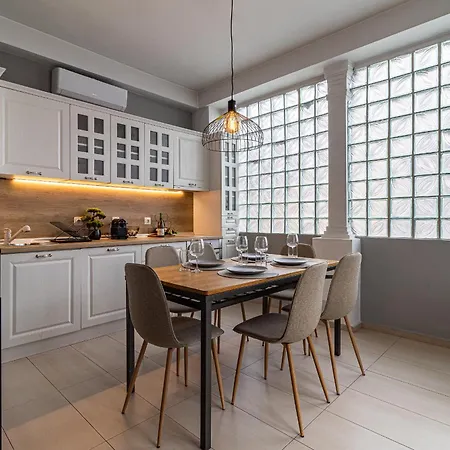 Daire Grand Stamboliyski Retreat - Luxury 2Bdr Apt & Free Parking