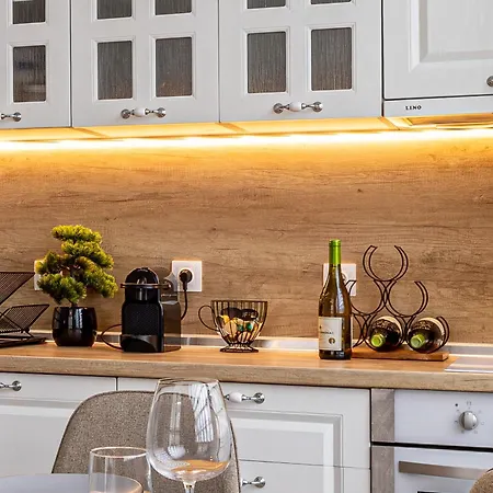 Daire Grand Stamboliyski Retreat - Luxury 2Bdr Apt & Free Parking *