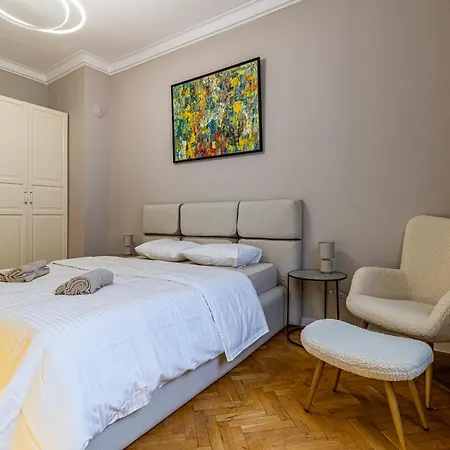 Apartamento Grand Stamboliyski Retreat - Luxury 2bdr & Free Parking Sófia
