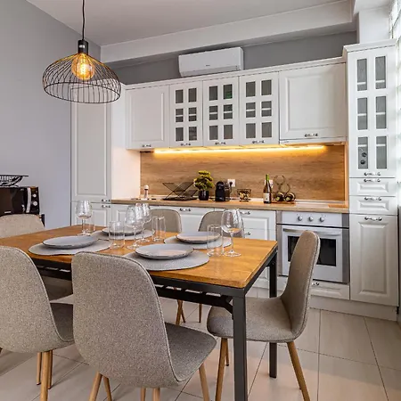 Grand Stamboliyski Retreat - Luxury 2bdr & Free Parking Διαμέρισμα *