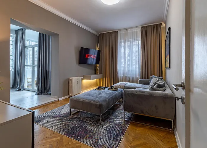 Grand Stamboliyski Retreat - Luxury 2Bdr Apt & Free Parking Sofya