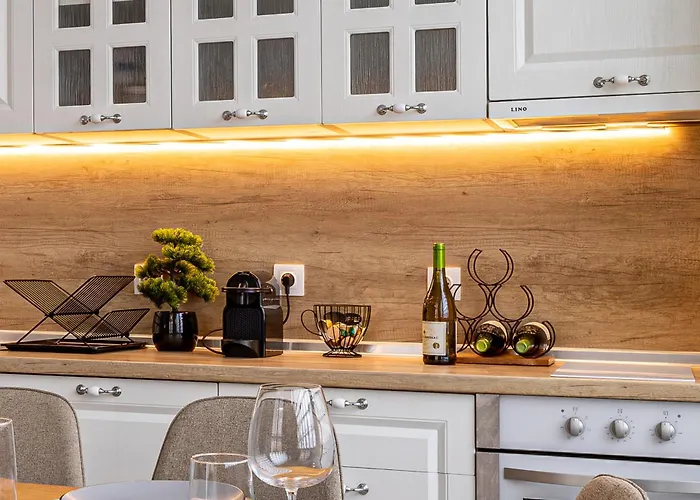 Daire Grand Stamboliyski Retreat - Luxury 2Bdr Apt & Free Parking *