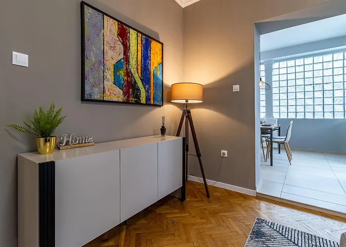 Grand Stamboliyski Retreat - Luxury 2bdr & Free Parking Lägenhet Sofia