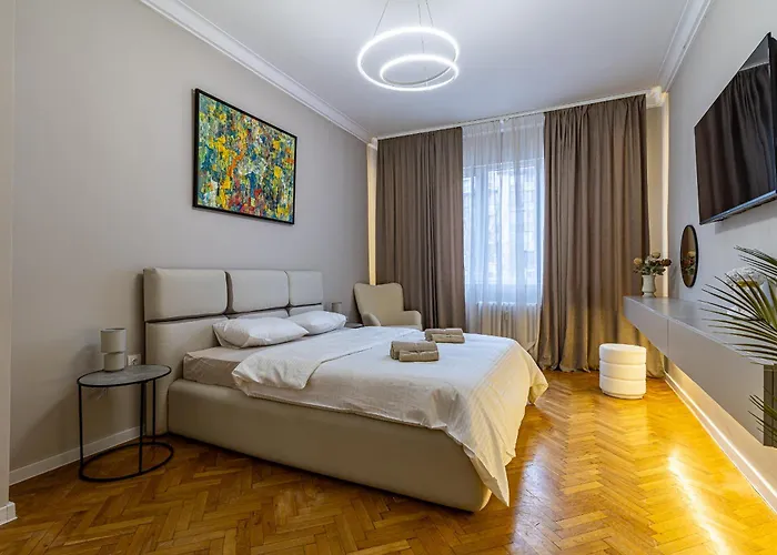 Grand Stamboliyski Retreat - Luxury 2bdr & Free Parking